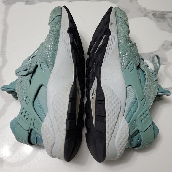 Nike Shoes | Nike Air Huarache Sage Green Shoes 75 Womens | Poshmark